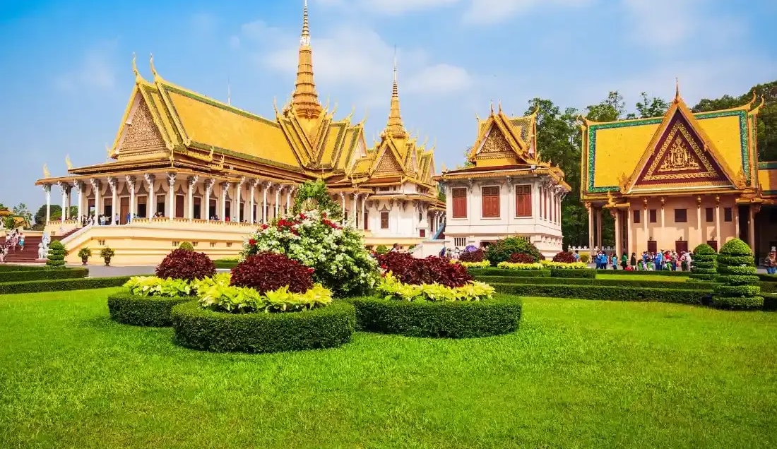 Visit the Royal Palace in Phnom Penh