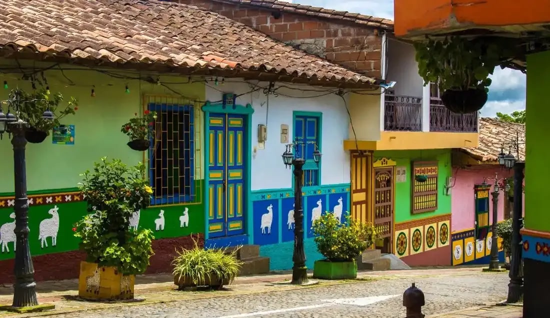 Discover the colourful town of Guatape