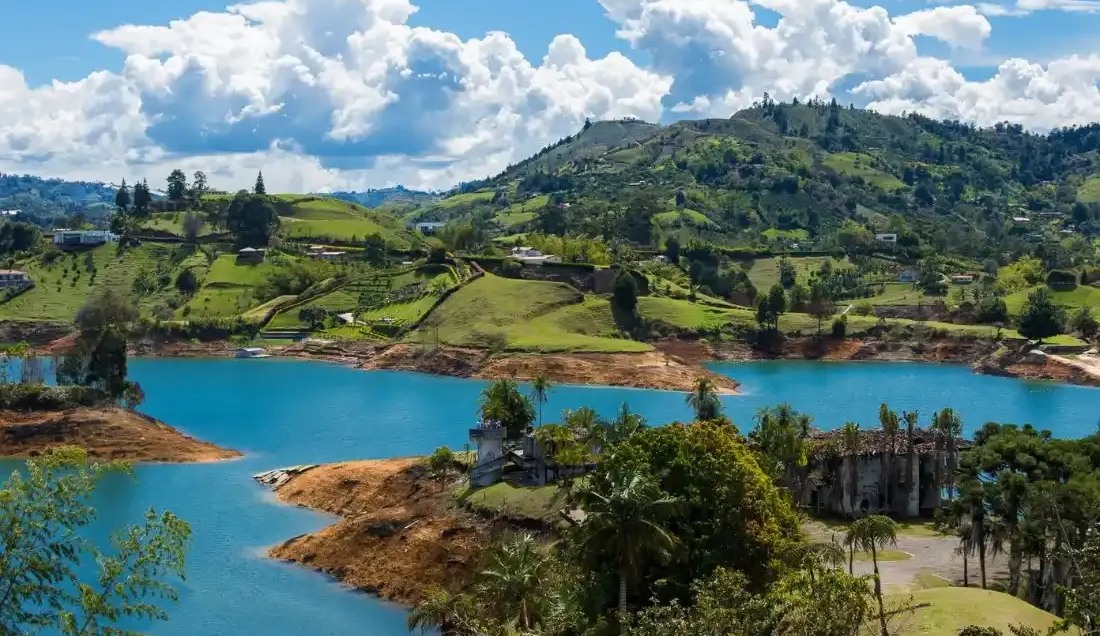 See Guatape lake