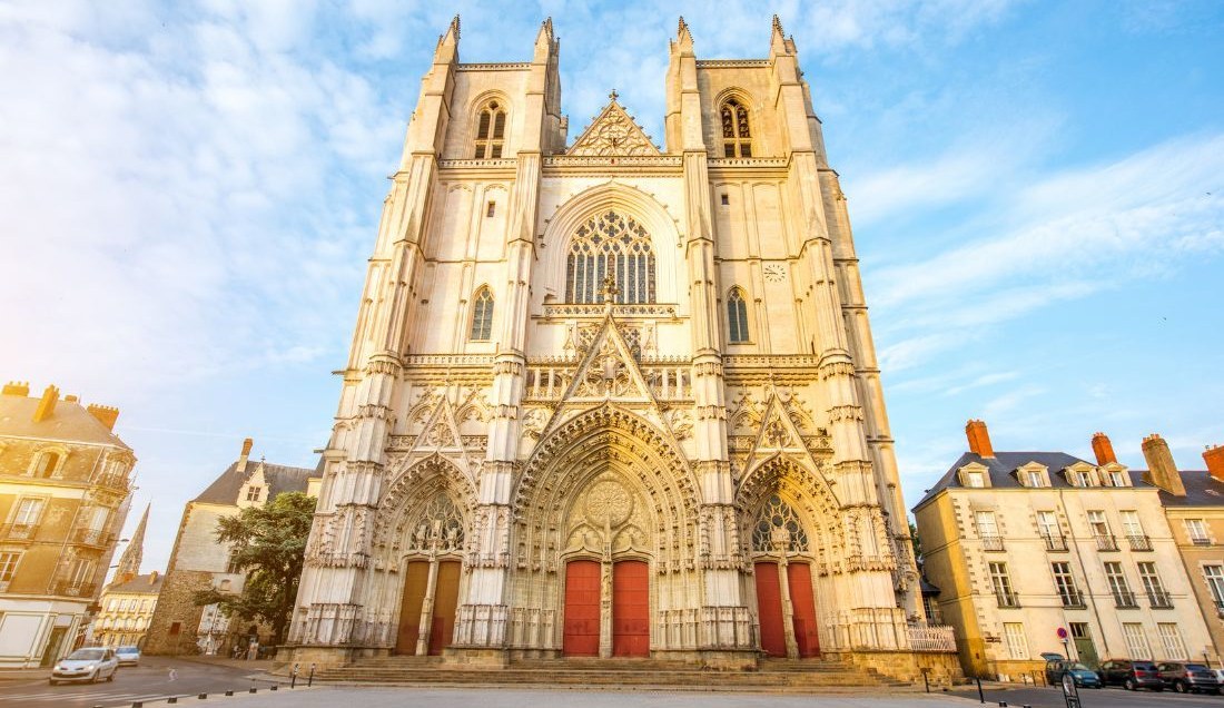 Visit Pierre cathedral in Nantes