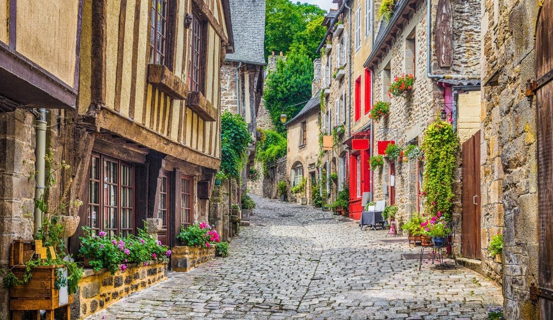 Explore the medieval city of Dinan
