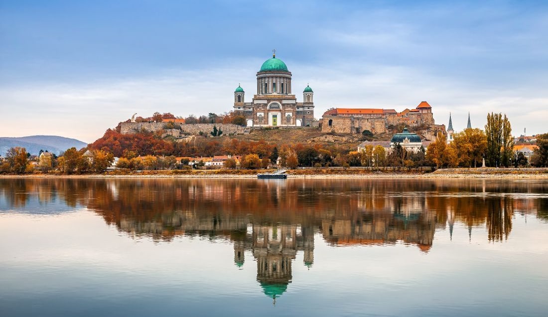 Enjoy an optional excursion to Esztergom.