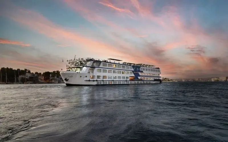 Enjoy a 4 star cruise on the river Nile