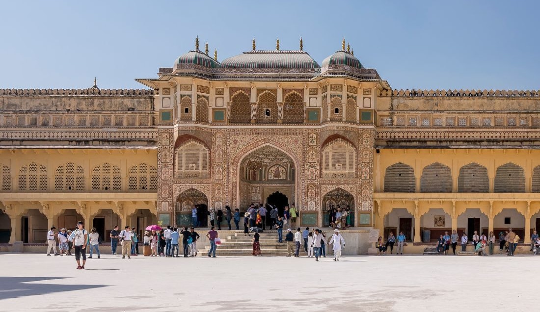 Uncover the splendour of Jaipur’s Amber Fort.
