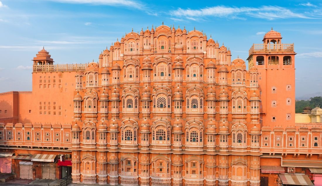Admire the stunning façade of Hawa Mahal, the iconic ‘Palace of Winds’ in Jaipur.