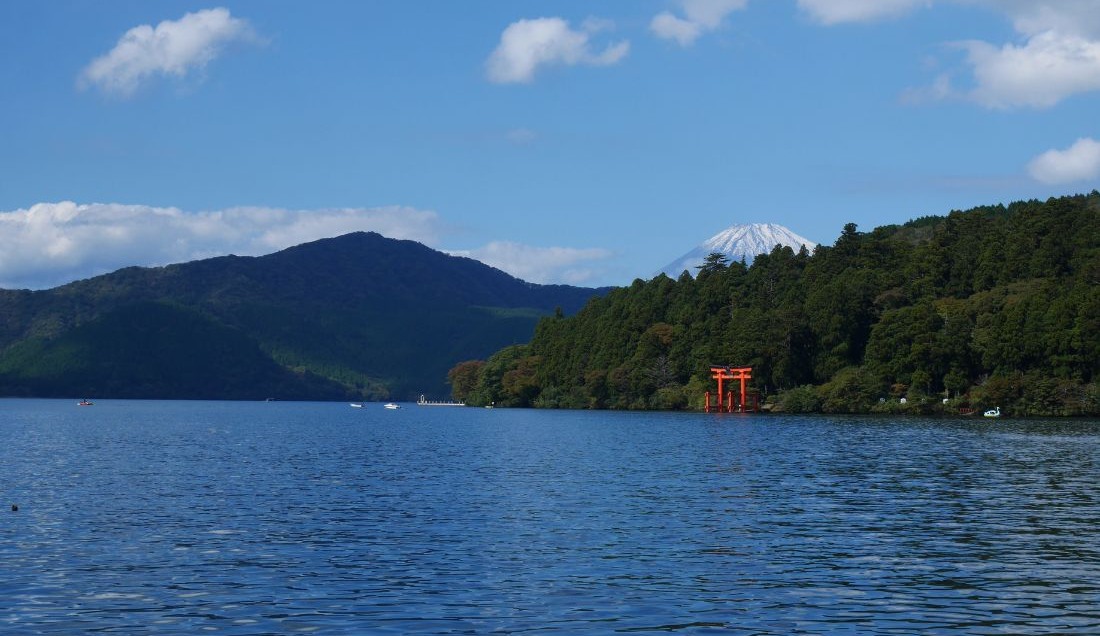 Enjoy breathtaking views of Lake Ashi and on a clear day Mount Fuji