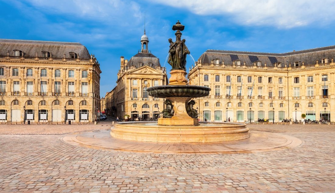 Discover elegant architecture at Place de la Bourse