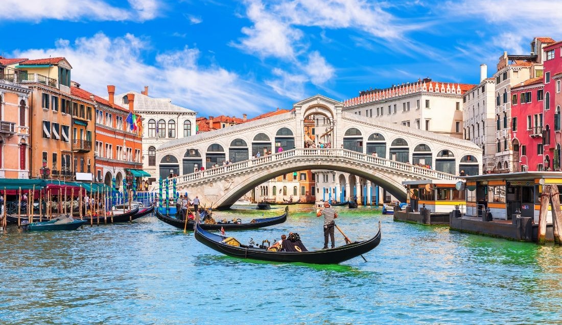 See the famous Rialto Bridge in Venice