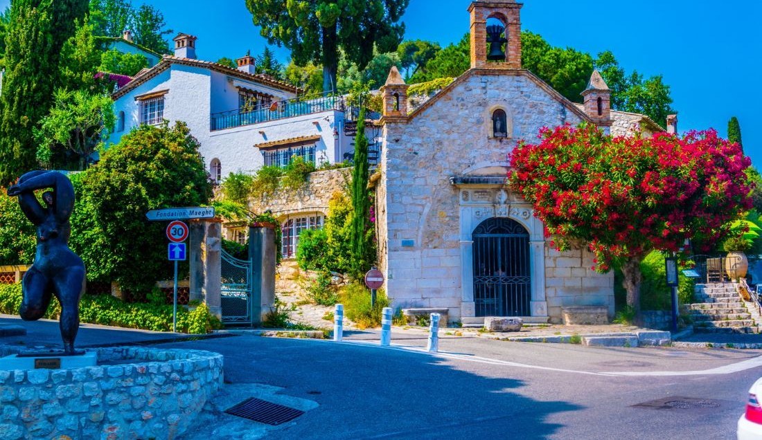 Architecture church of Eglise Saint Jean-Baptiste