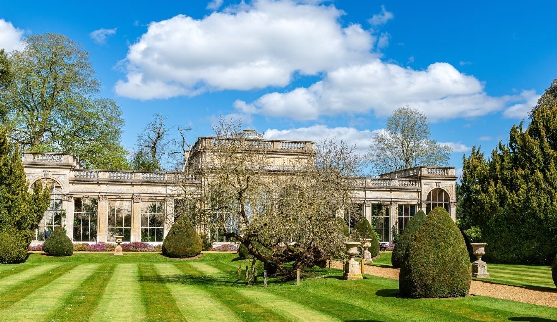 Discover the elegant formal gardens and iconic glasshouse at Castle Ashby.