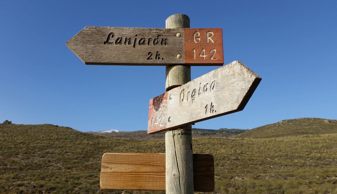 Explore the top hiking trails of Sierra Nevada.