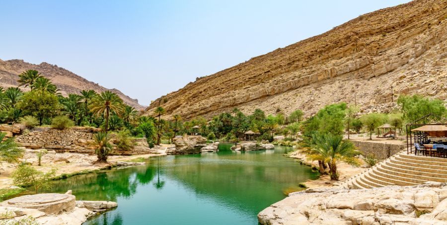 Discover the beautiful valley of Wadi Bani Khalid. 