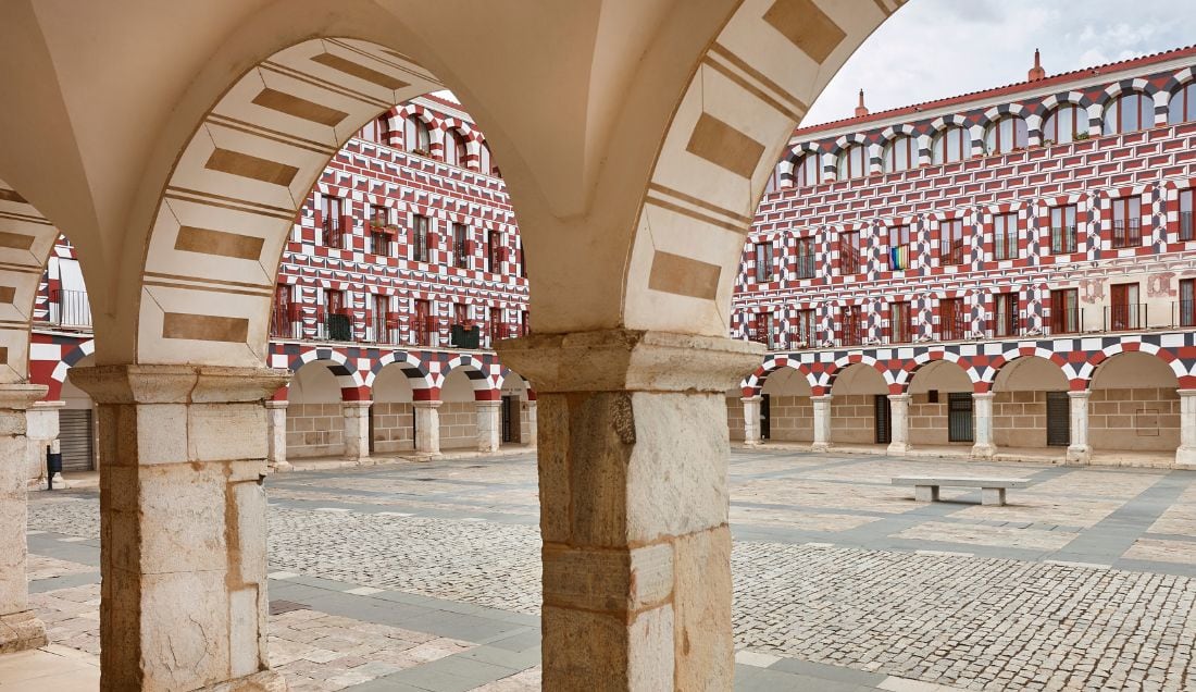 Discover the colourful plazas of Badajoz.