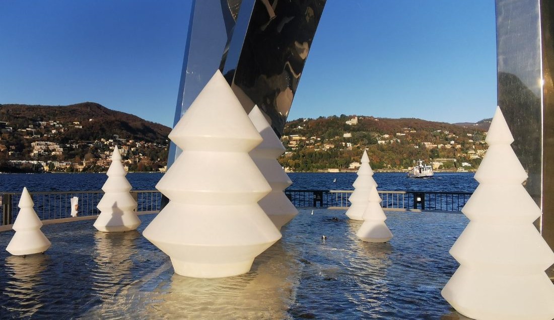 Soak up the festive atmosphere in Lake Como.