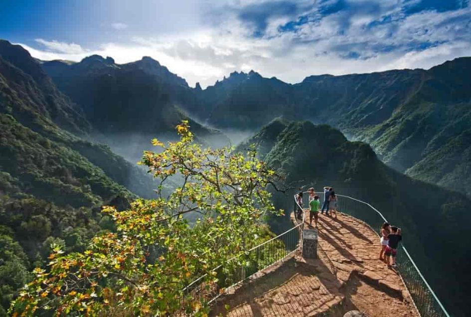 Visit Ribeiro Frio natural park