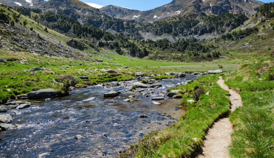 Hike in Incles Valley.