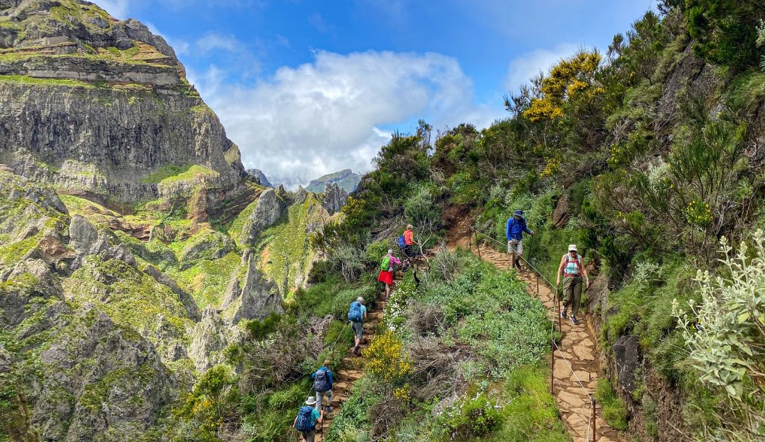Hike the breathtaking Pico do Arieiro to Pico Ruivo trail