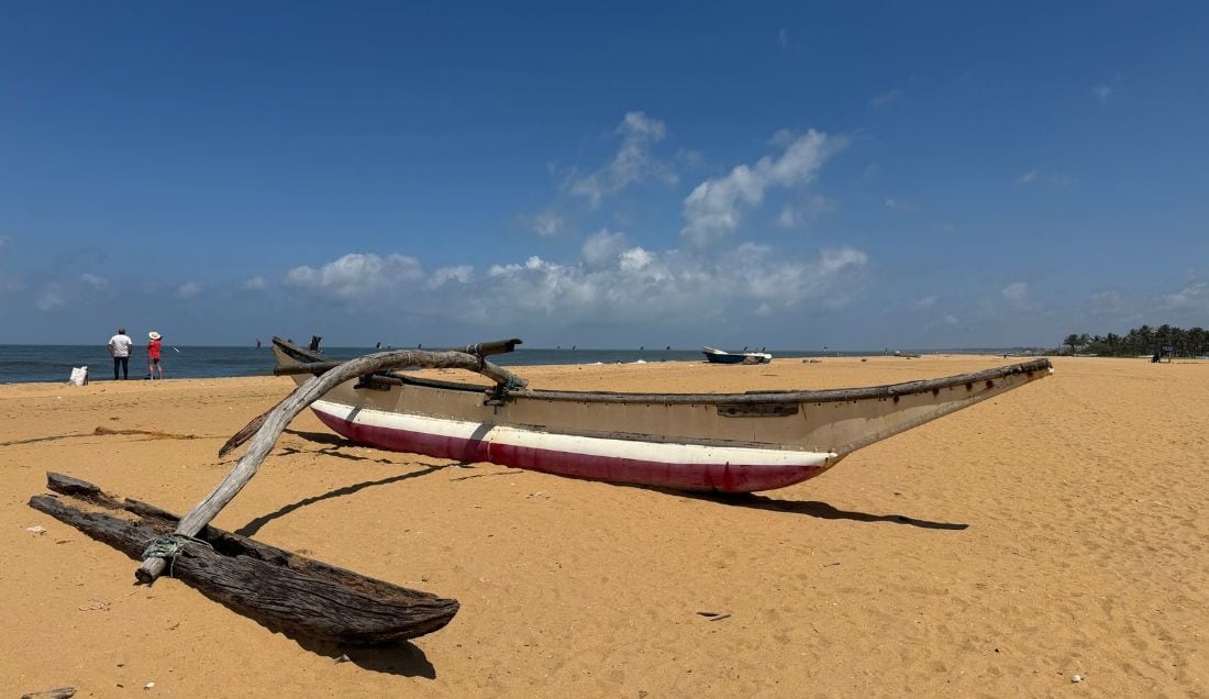 Relax on the beautiful beaches. 
