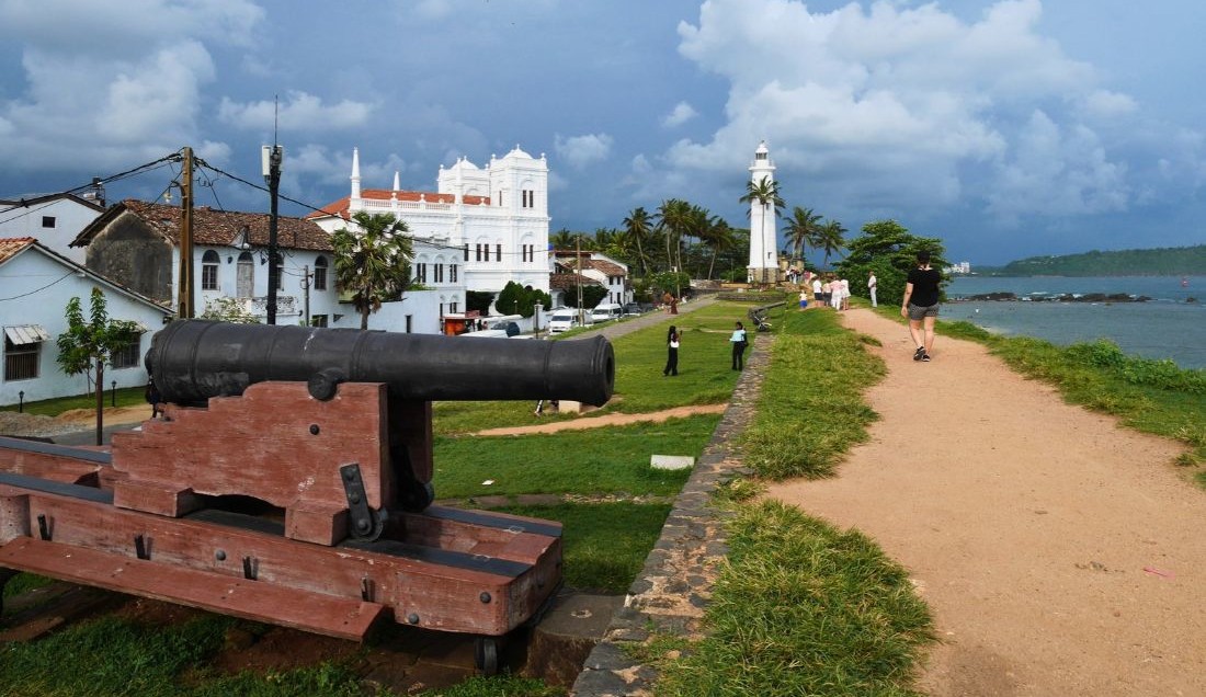 Explore the old town of Galle.